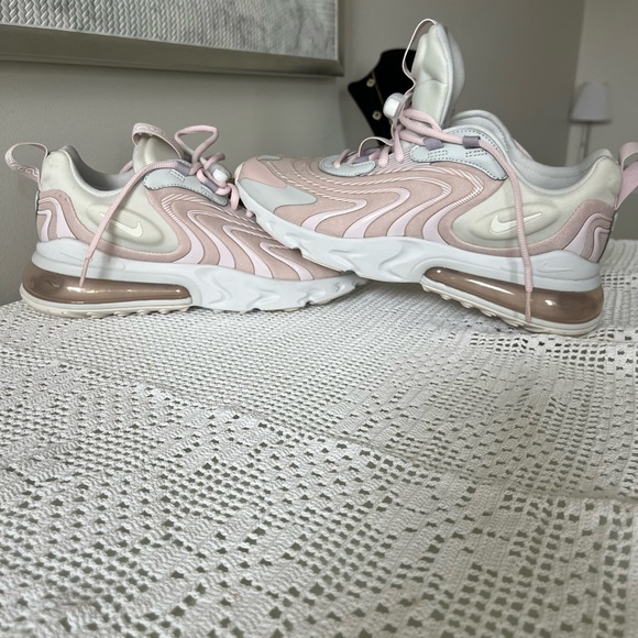 Nike Air Max 270 React . Pink White Grey Women’s Shoes - Picture 3 of 8